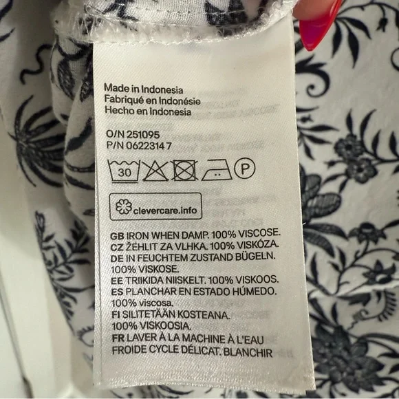 H&M Black and White Boxy Short Sleeve Blouse - Picture 4 of 4